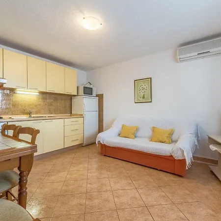 Bubi Apartment Trogir